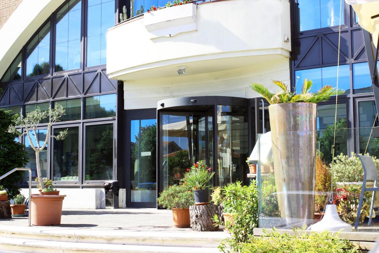 Hotel Ombra Riccione Eksteriør bilde